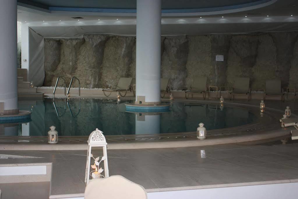 Aegean Blue Beach Hotel Nea Kallikrateia Bagian luar foto